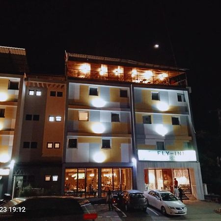 Fly Inn Madagascar: Airport-Adjacent with 24/7 Free Shuttle Ivato  Exterior photo